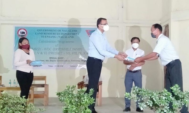 DC Tuensang Kumar Ramnikant, IAS handing over the Watershed Development Fund account of PMKSY-WDC erstwhile IWMP, batch IV, V & VI to all 45 villages under the project at Town Hall, Tuensang on September 16. (Morung Photo)